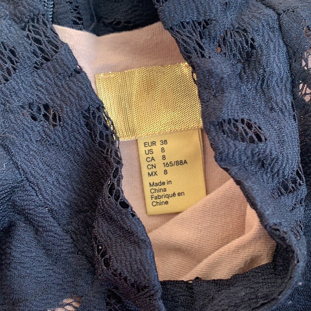 H&M Top - Picture 2 of 2
